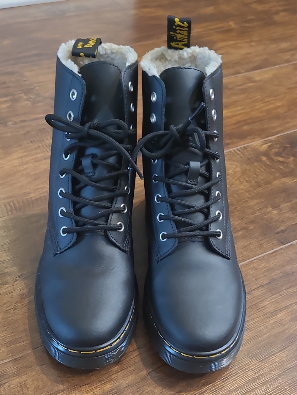 Dr. Martens Black Lace-Up Faux Fur Ankle Boots Ladies 8 Mens 7 - Picture 8 of 9
